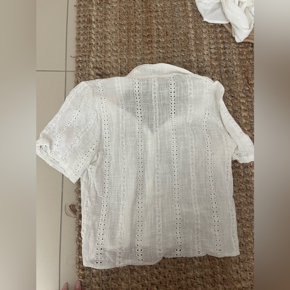 Cute white cover up top - Picture 5 of 6